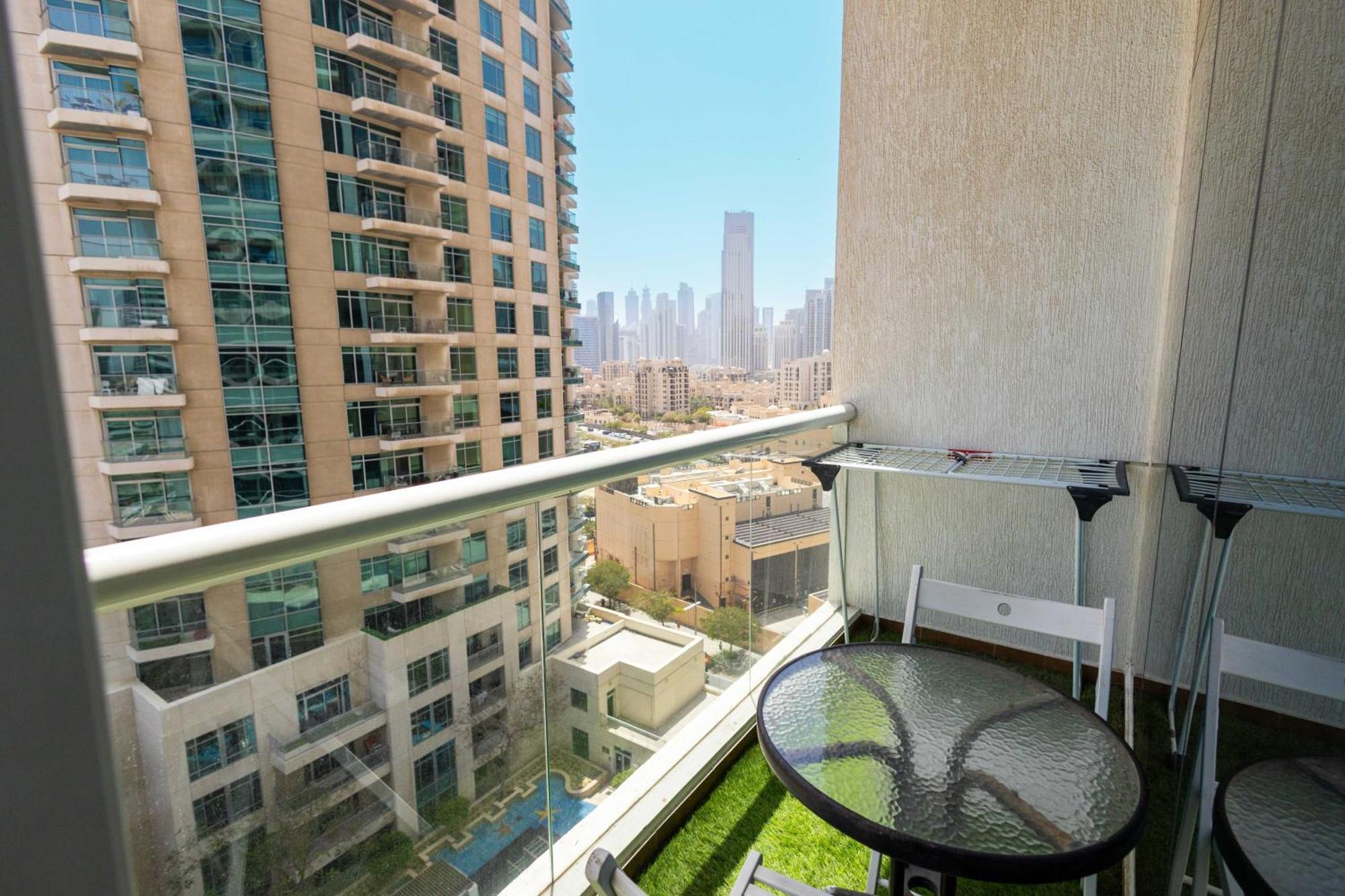 Burj Al Nujoom Downtown, Mall & Burj Khalifa Apartment