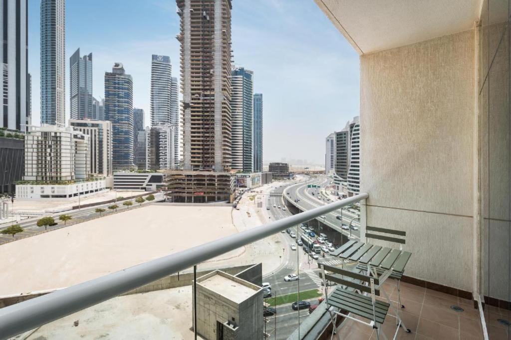Burj Al Nujoom Downtown, Mall & Burj Khalifa *