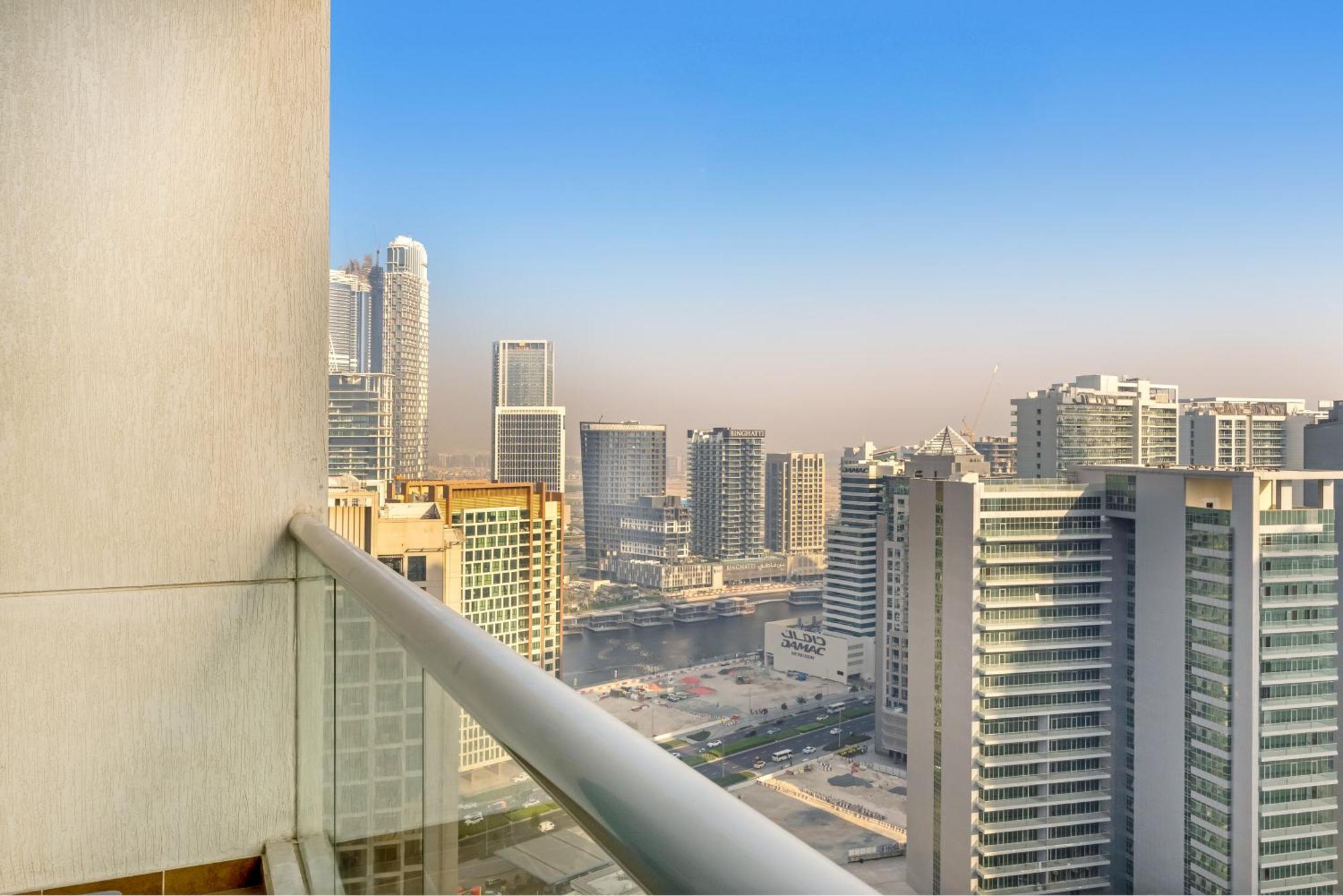 Burj Al Nujoom Downtown, Mall & Burj Khalifa * Dubai