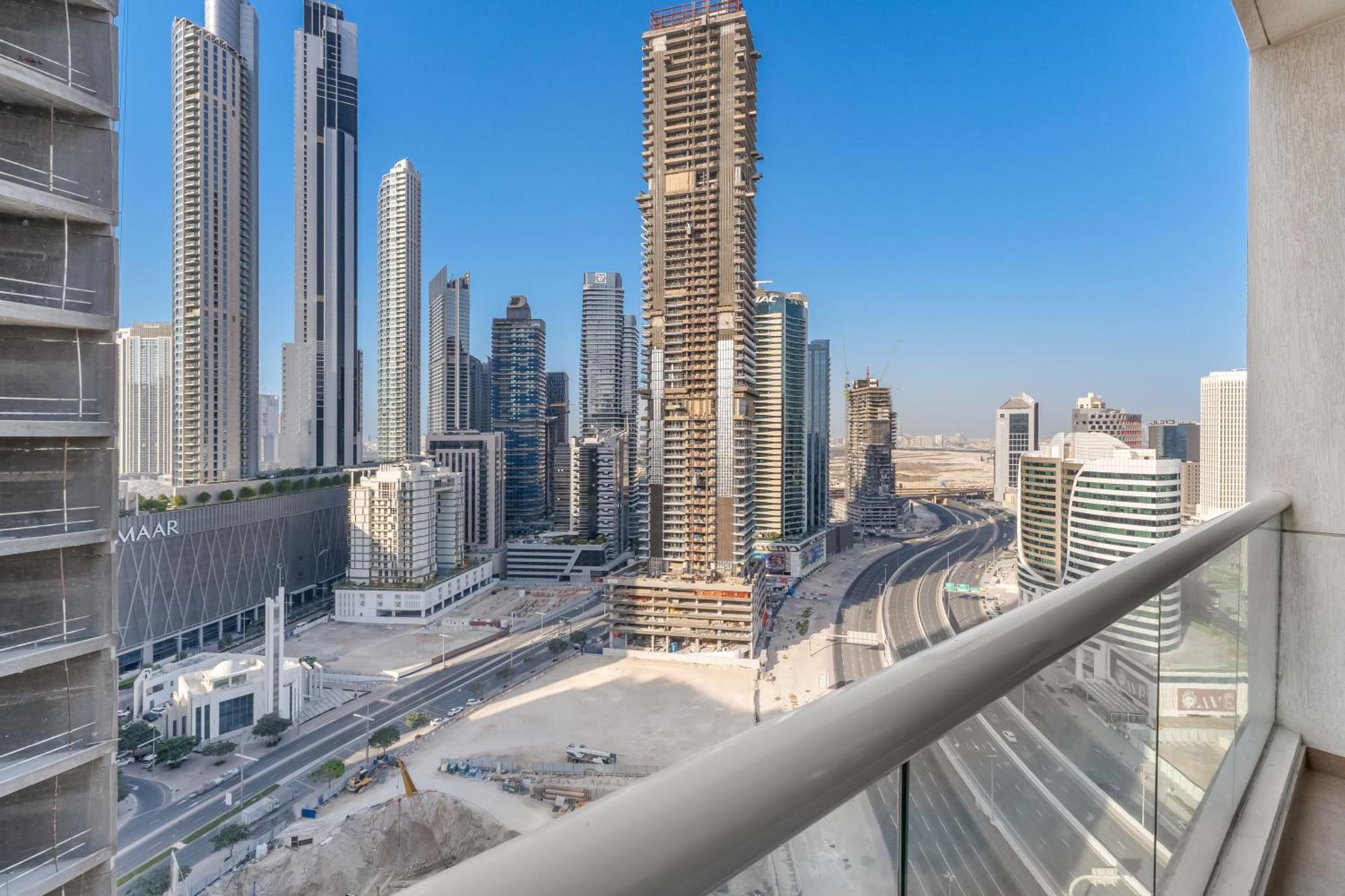 Burj Al Nujoom Downtown, Mall & Burj Khalifa Dubai